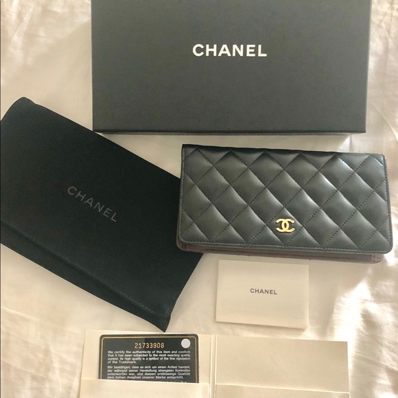 CHANEL Handbags - 💯%AUTHENTIC Chanel Quilted Leather Wallet